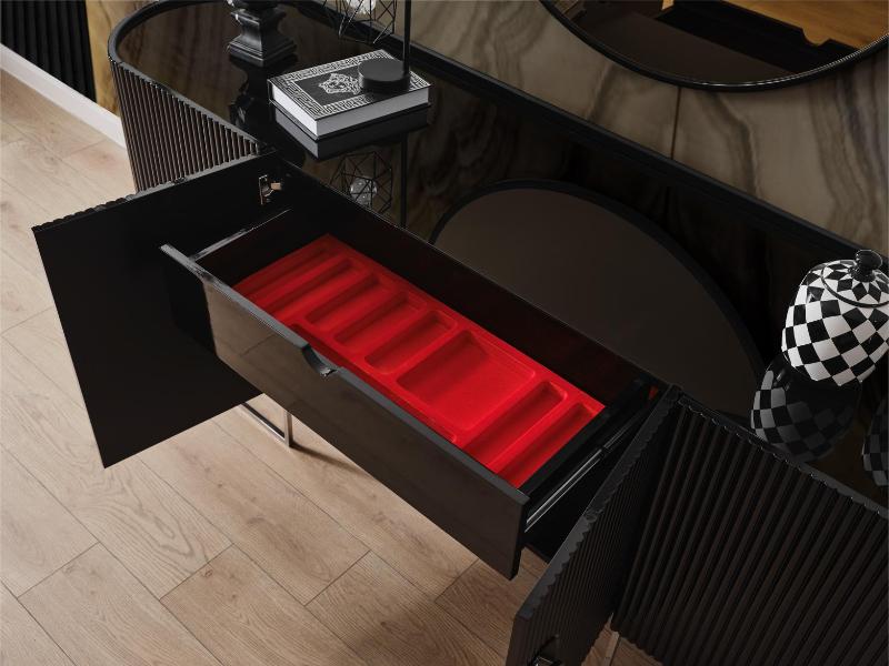 Gucci Siyah Renk Siyah Cam Krom Metal Yemek Odası Takımı 