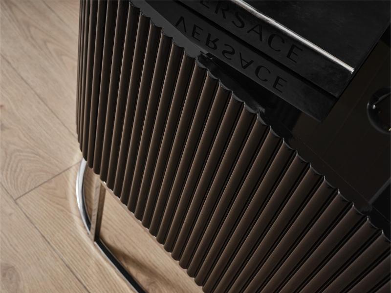 Gucci Siyah Renk Siyah Cam Krom Metal Tv Ünitesi